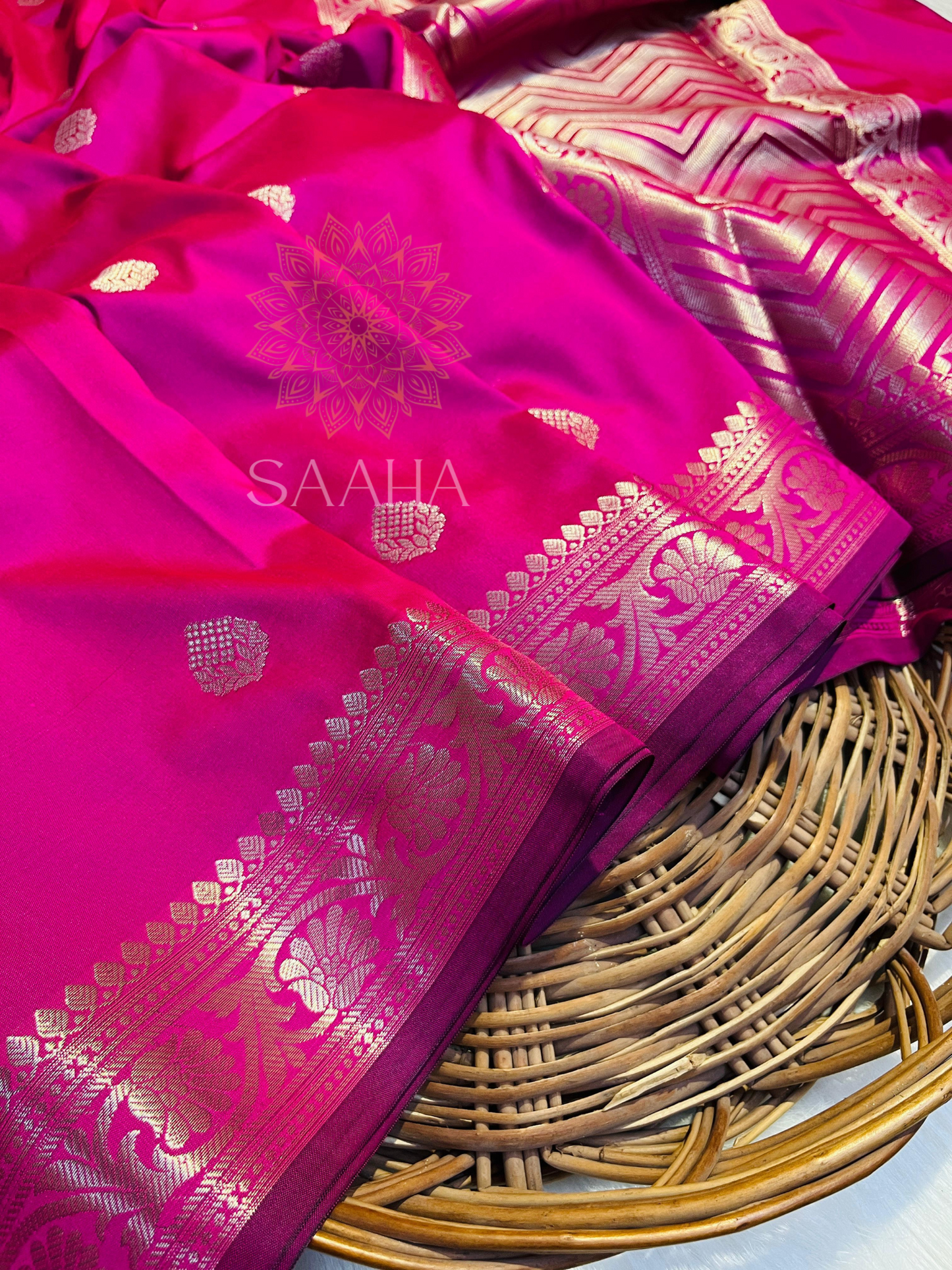 Gulabi Glaze_Banarasi Silk Saree