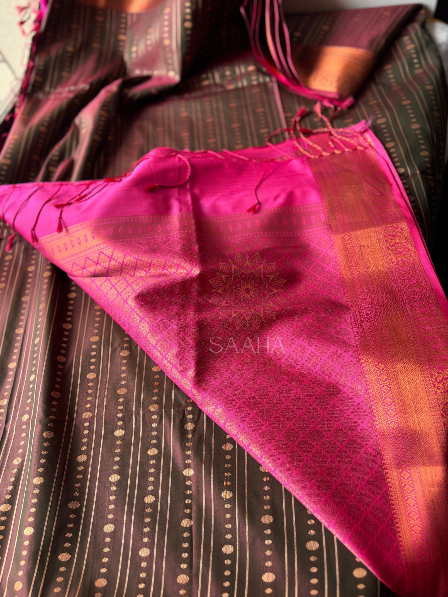 Golden Dusk_Handwoven Kanjeevaram Semi Silk Saree