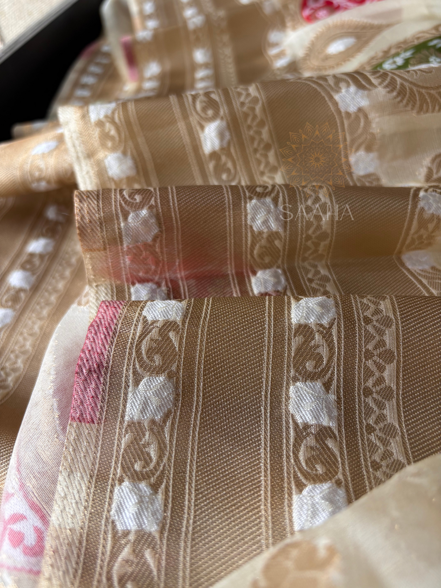 Paisley Paradise_Off-White Organza Silk Saree