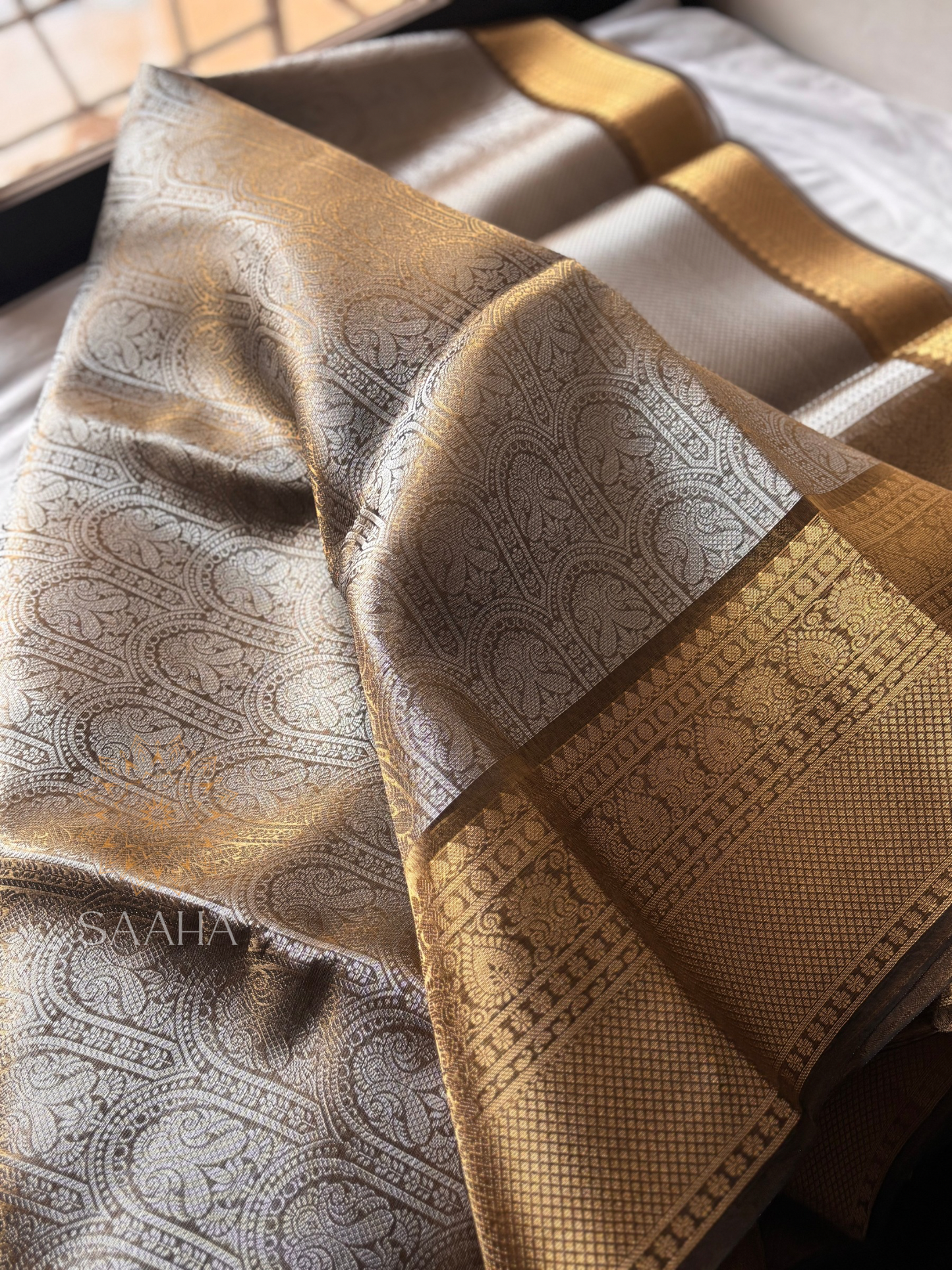 Antique Gold Serenity_Kanjeevaram Tissue Semi Silk Saree