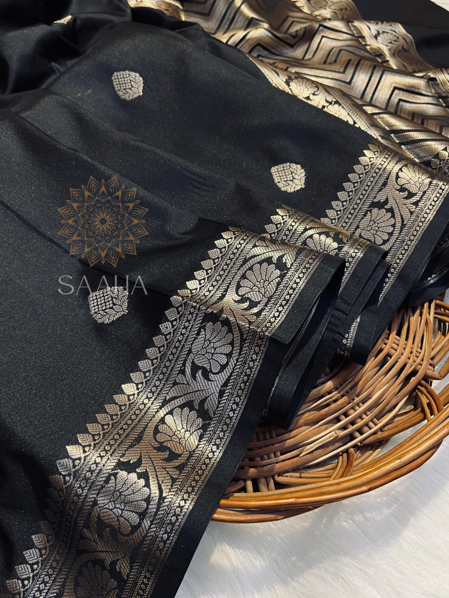 Midnight Aura_Banarasi Silk Saree
