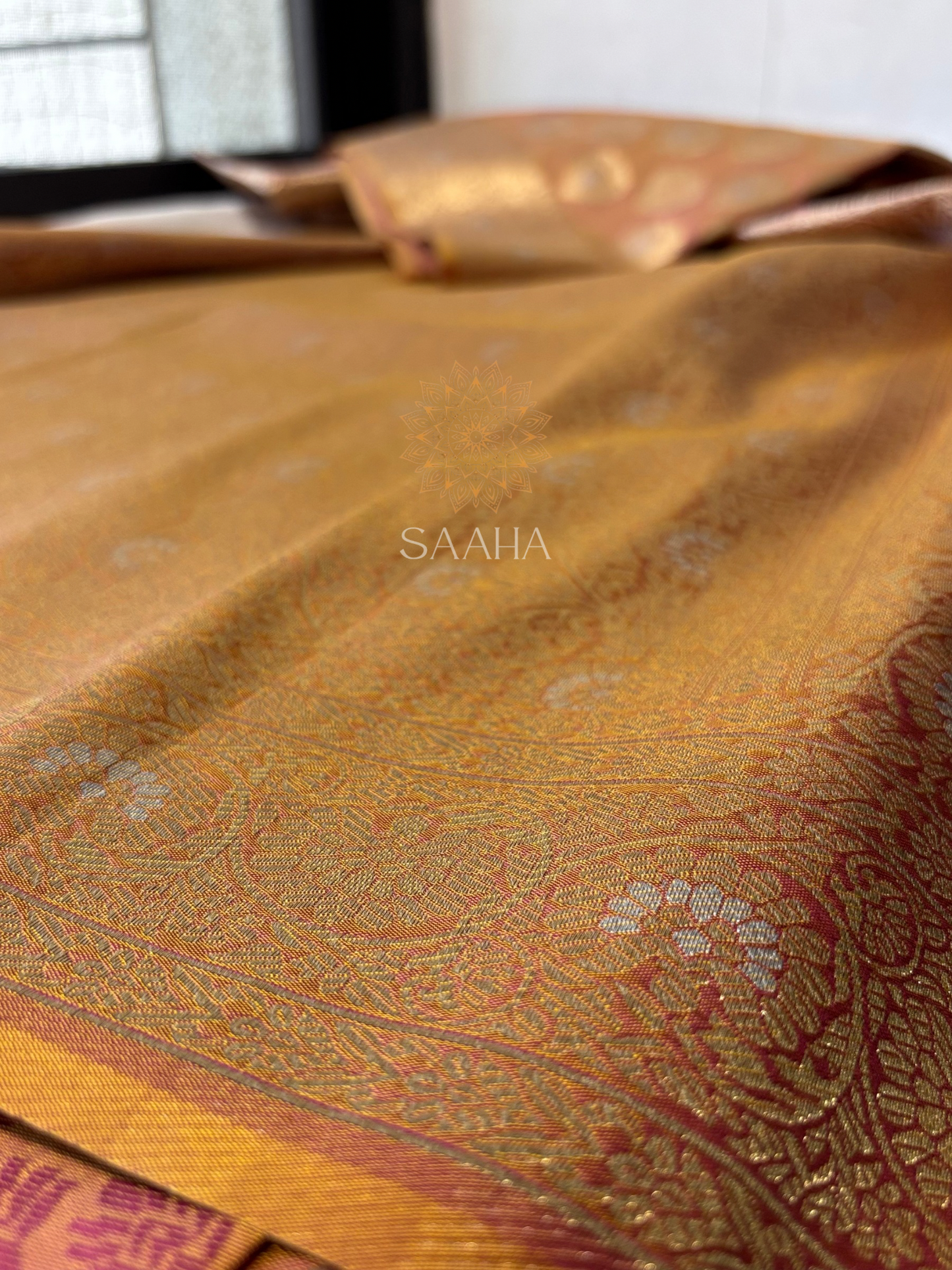 KOMOLIKA_Dual Tone Blended Banarasi Silk Saree