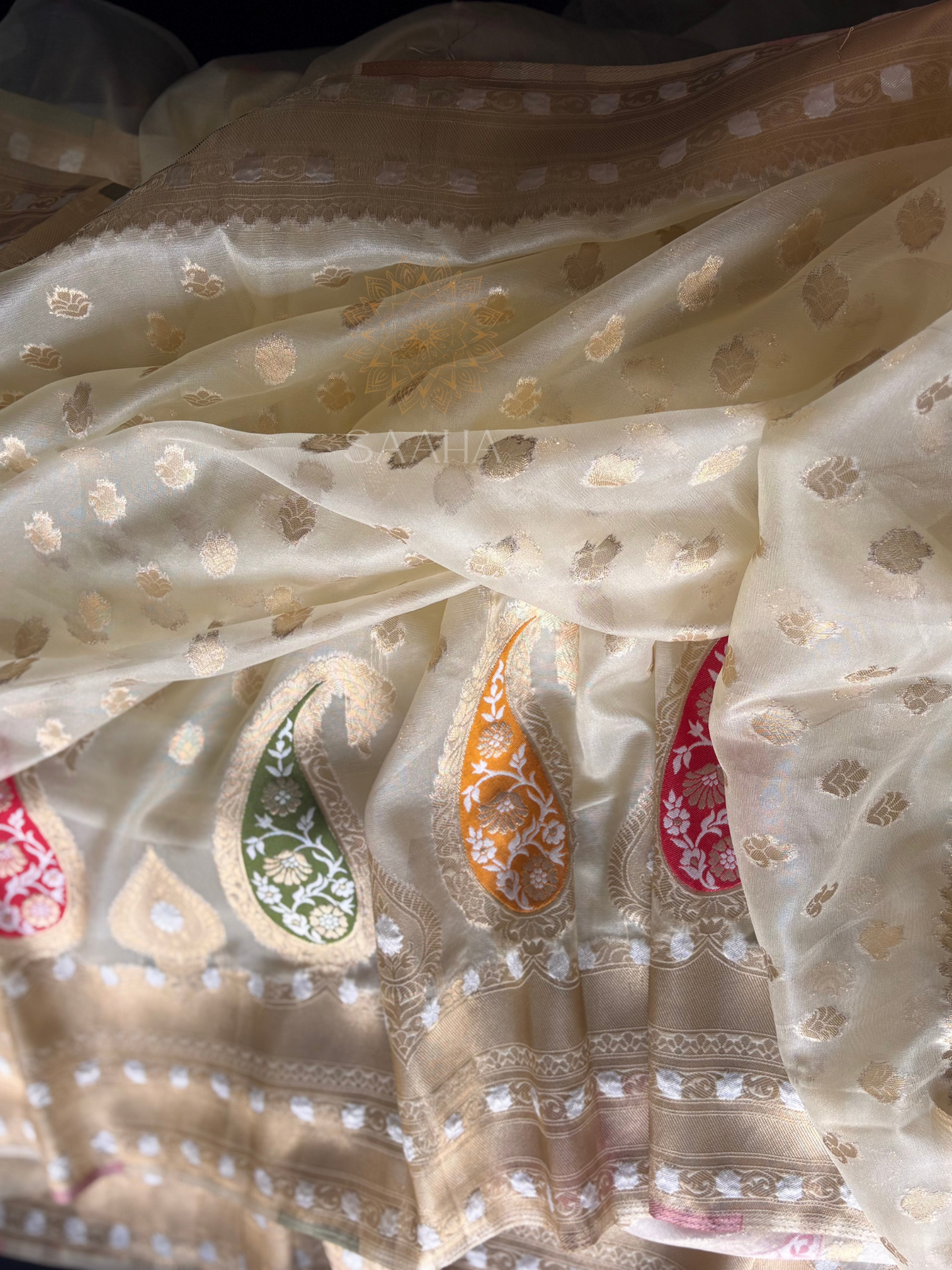 Paisley Paradise_Off-White Organza Silk Saree