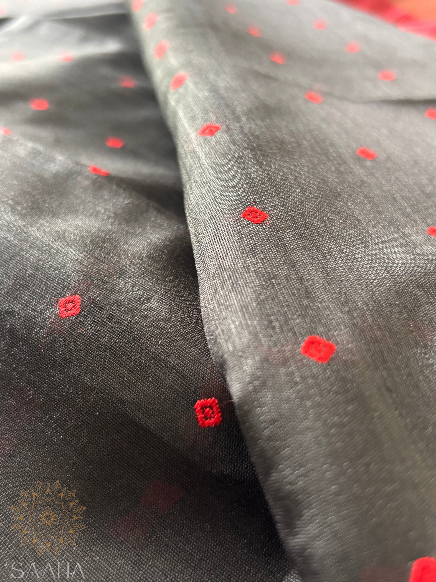 Gajagamini_Semi Raw Silk Saree with Antique Zari Woven Border
