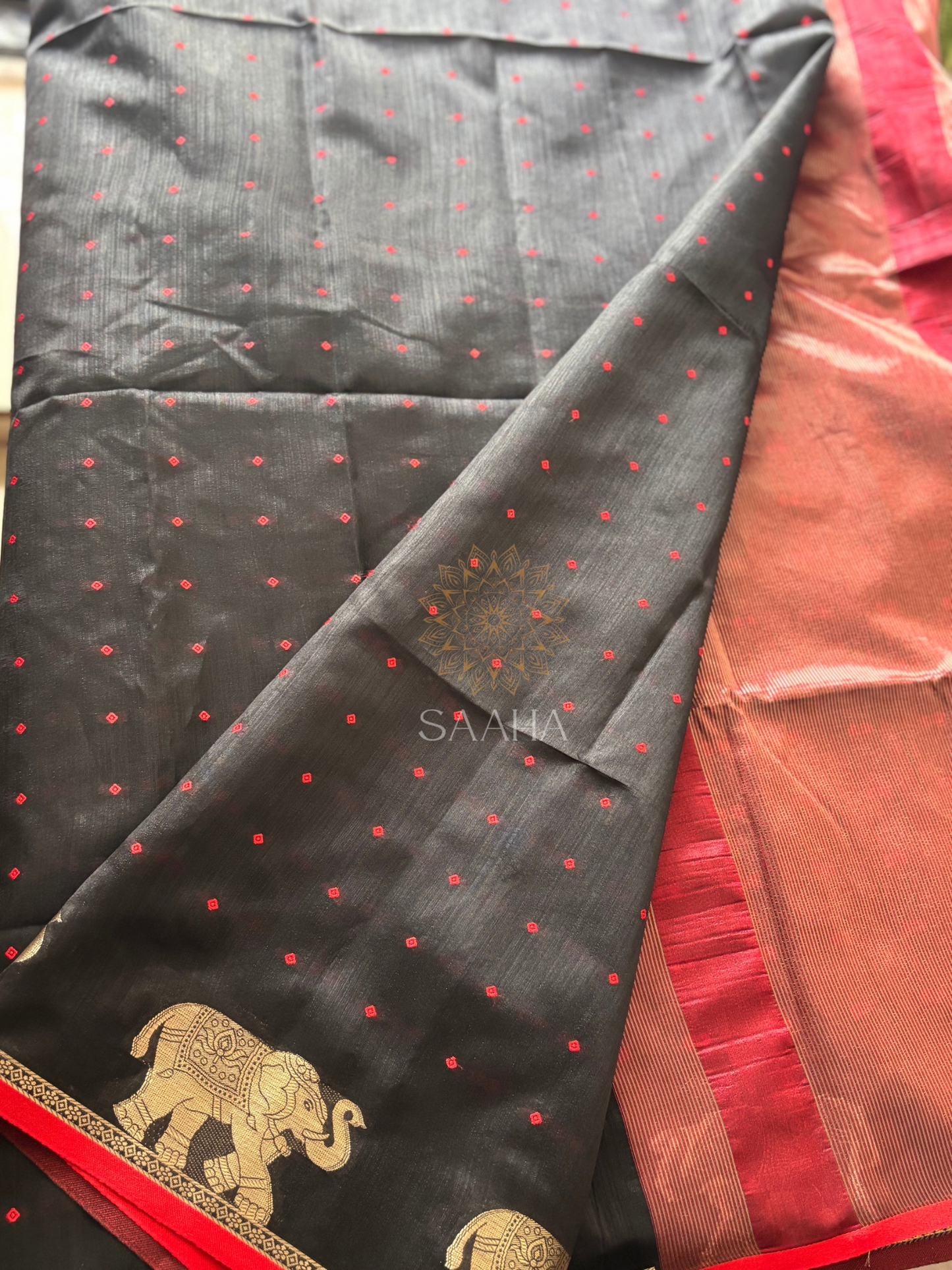 Gajagamini_Semi Raw Silk Saree with Antique Zari Woven Border