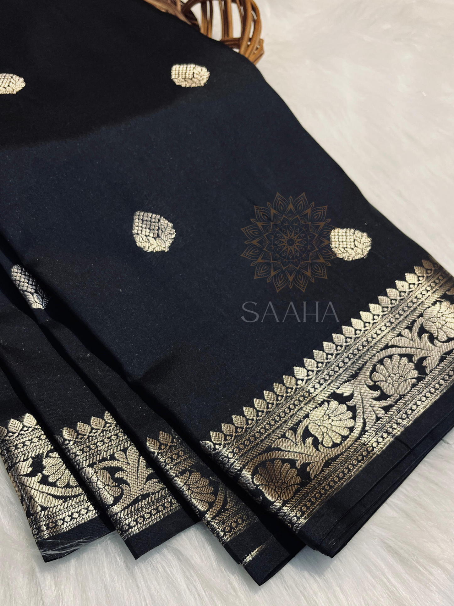 Midnight Aura_Banarasi Silk Saree