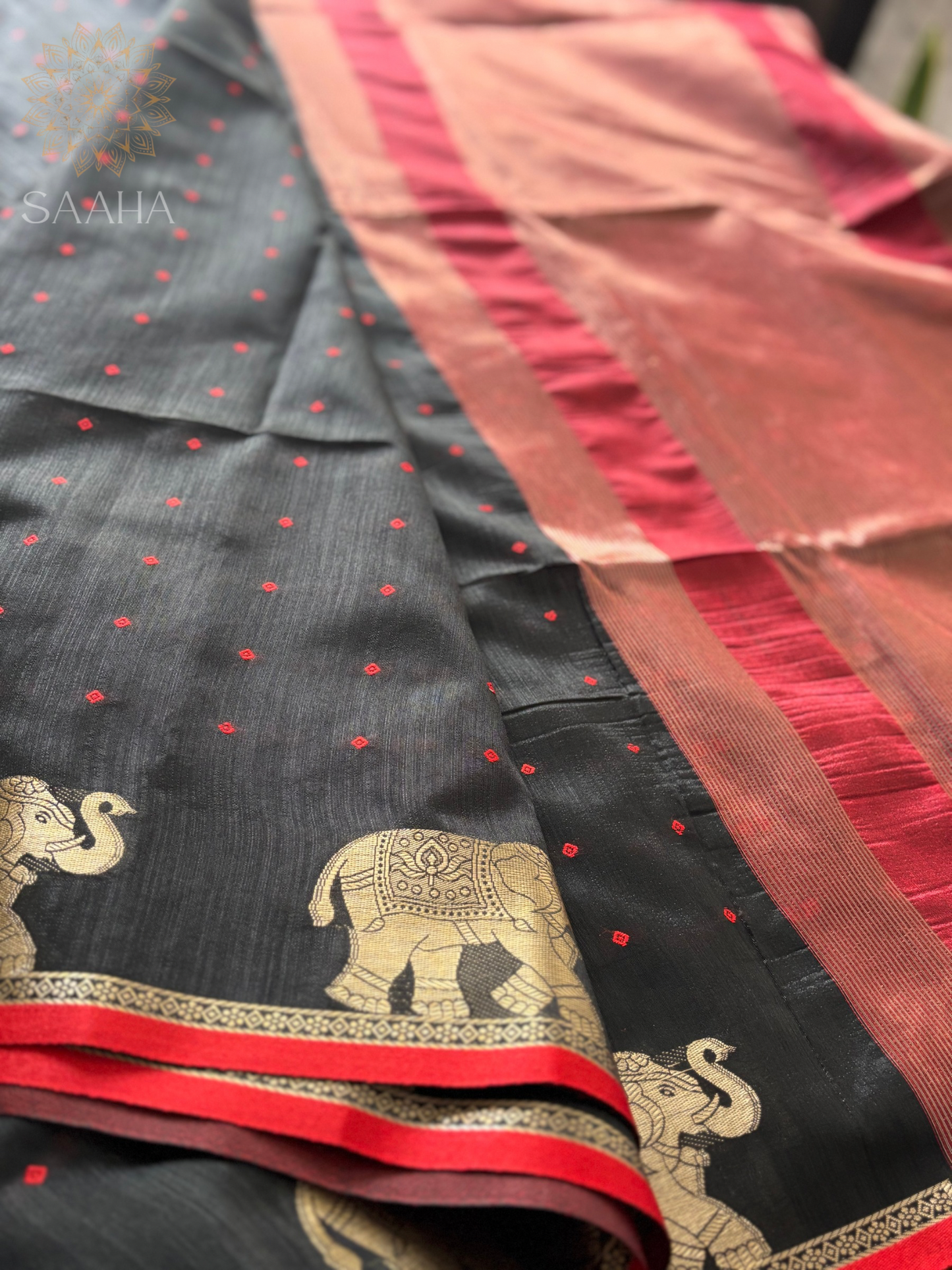 Gajagamini_Semi Raw Silk Saree with Antique Zari Woven Border