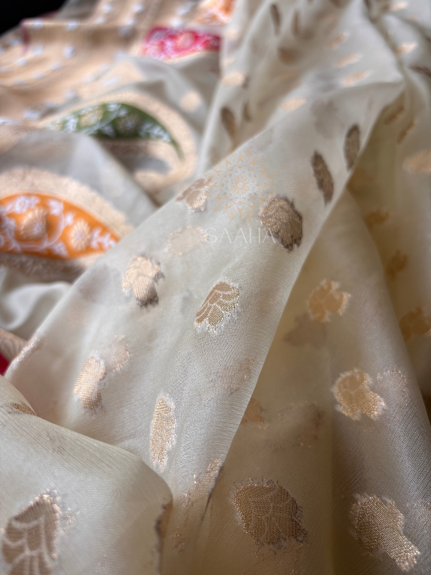 Paisley Paradise_Off-White Organza Silk Saree