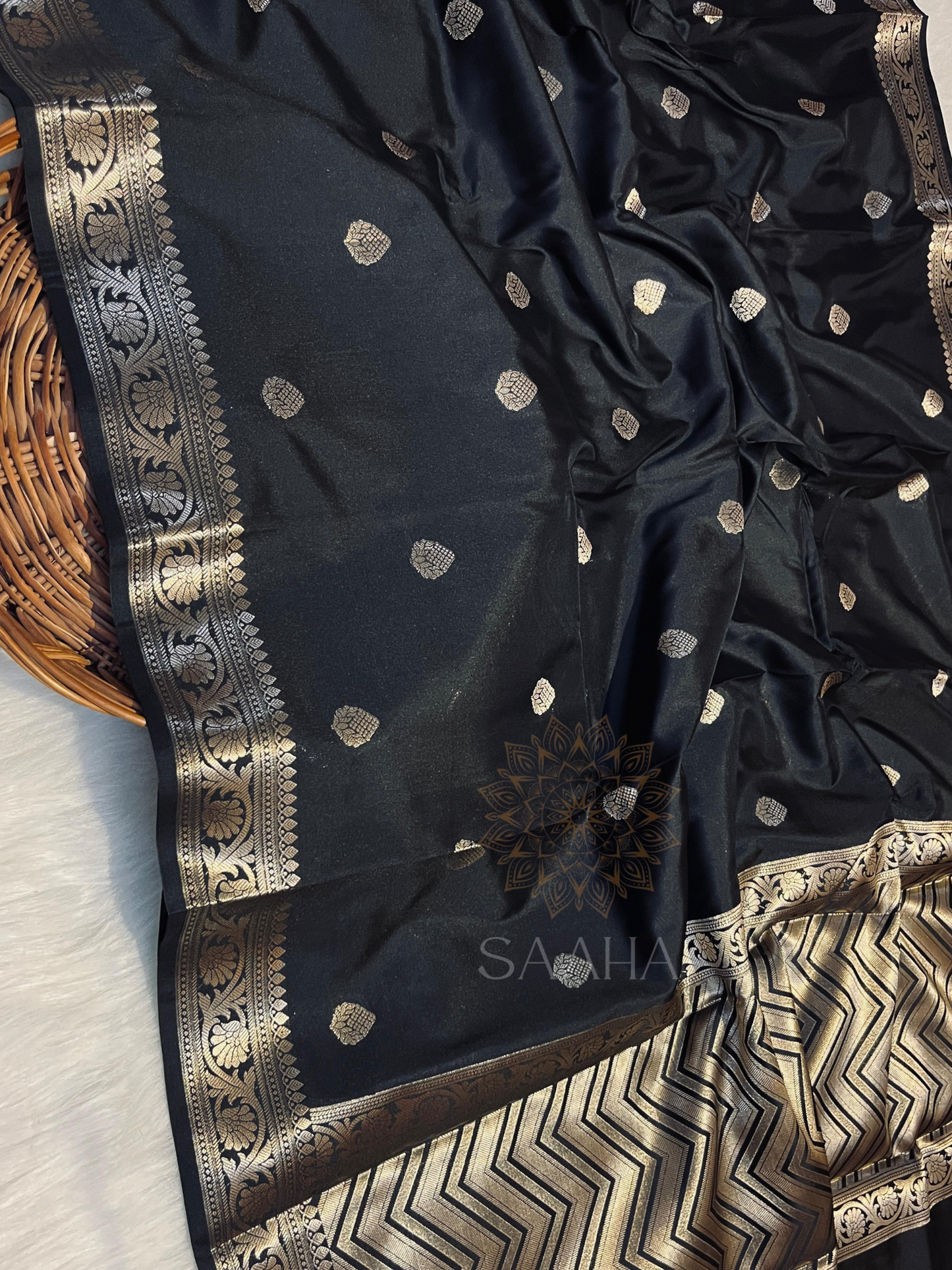 Midnight Aura_Banarasi Silk Saree
