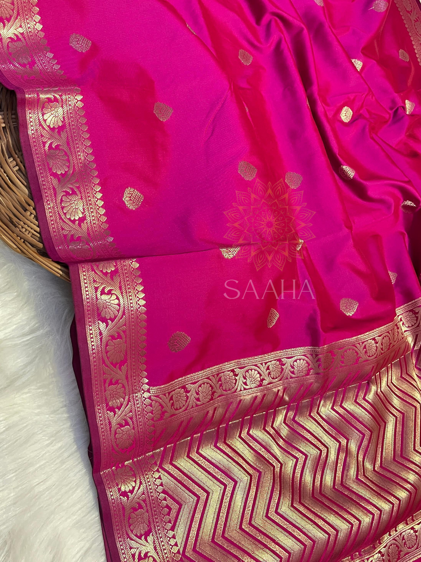 Gulabi Glaze_Banarasi Silk Saree